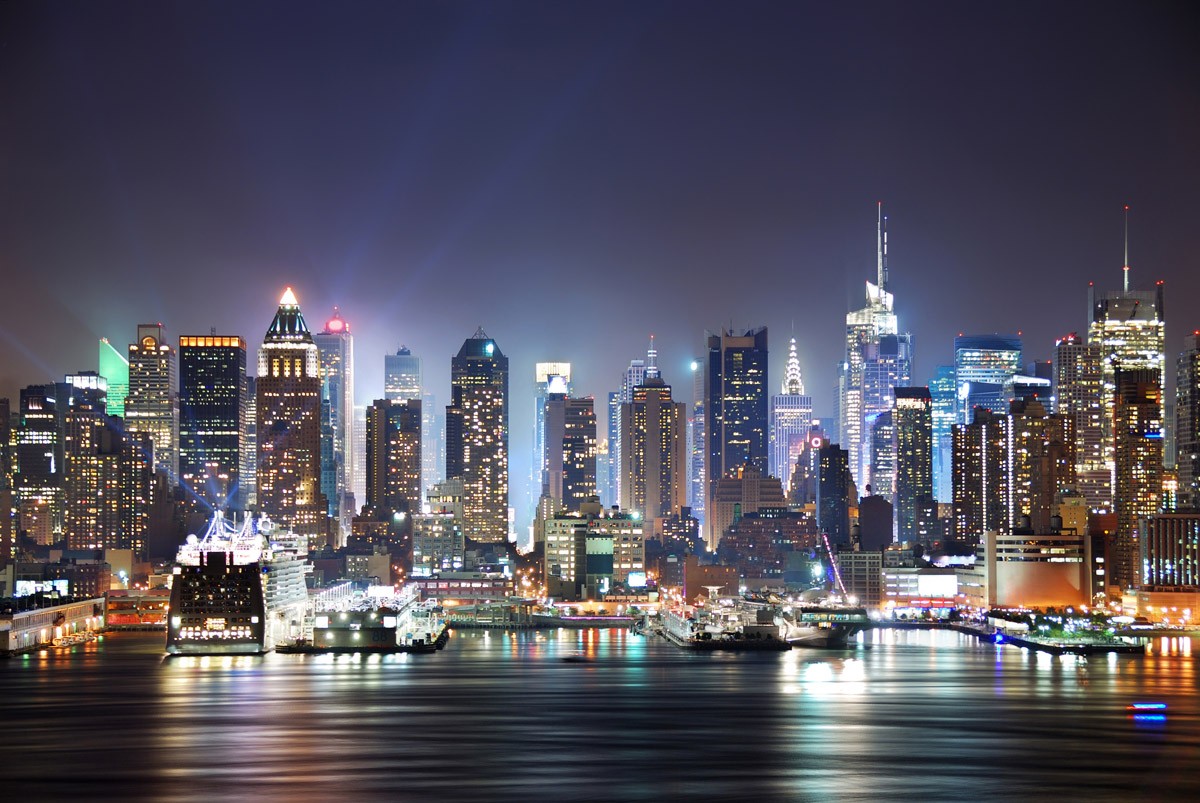 картинка Фотообои ночной мегаполис с видом на пирс с Лайнерами и Яхтамиот интернет-магазина Фотомили