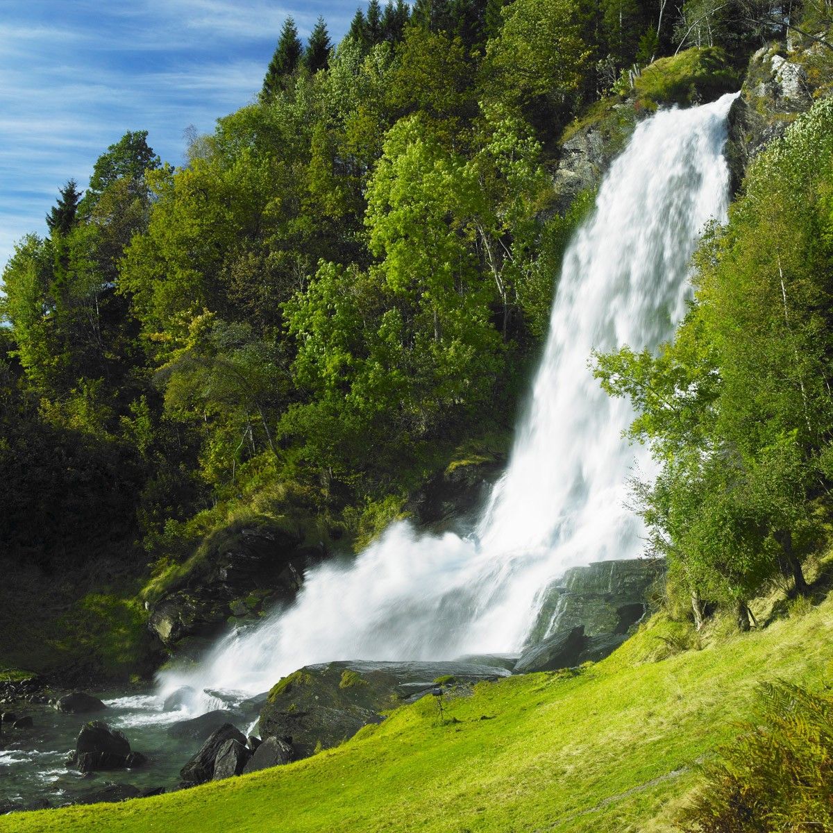 картинка Фотообои водопад стейндальсфоссенот интернет-магазина Фотомили