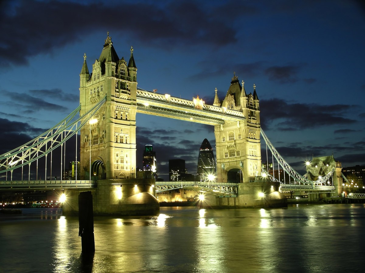 картинка Фотообои Тауэрский мост в центре Лондонаот интернет-магазина Фотомили