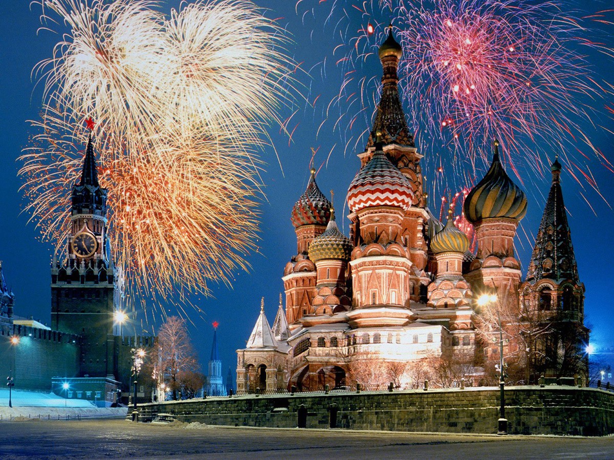 картинка Фотообои новогодняя Москва с видом на Кремль и Храм Василия Блаженногоот интернет-магазина Фотомили