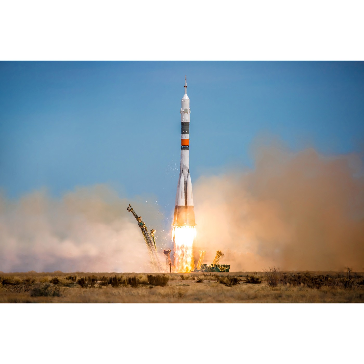 картинка Фотообои космодром байконур запуск ракетыот интернет-магазина Фотомили