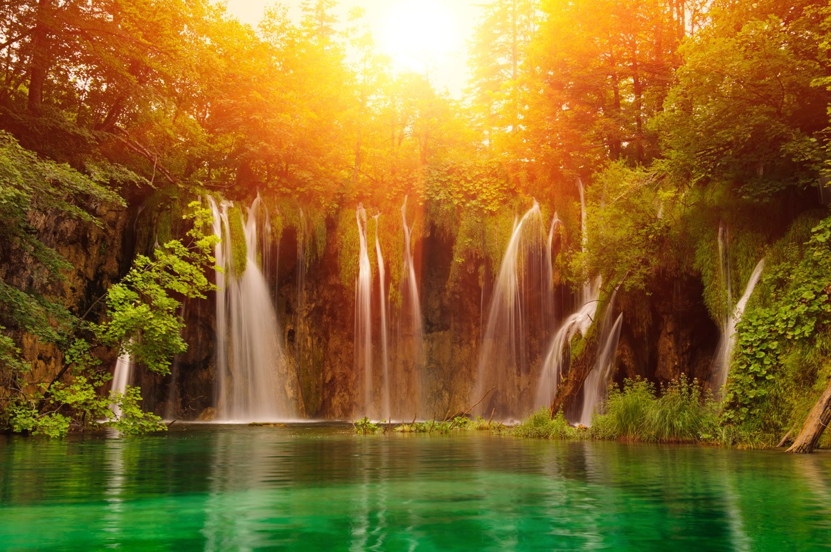 картинка Фотообои красивый водопад на рассветеот интернет-магазина Фотомили