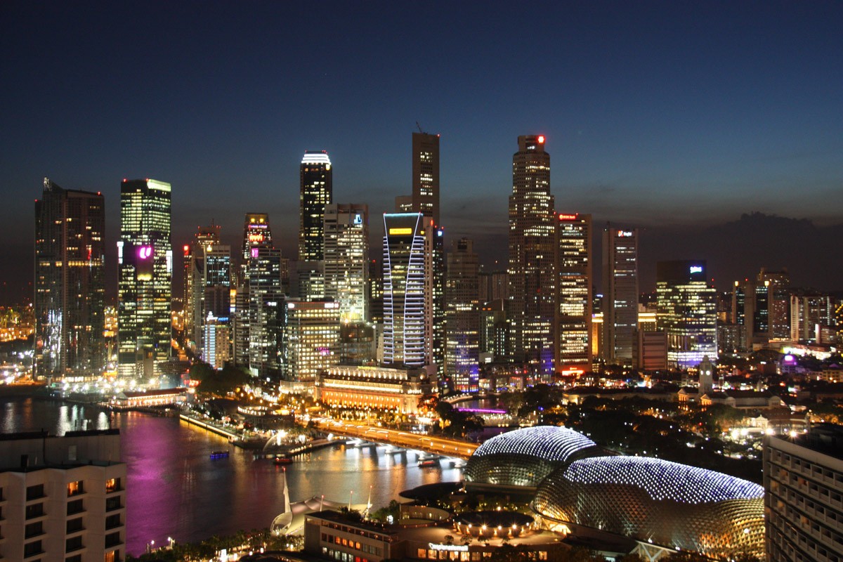 картинка Фотообои ночной город Сингапур с видом на небоскребы от интернет-магазина Фотомили