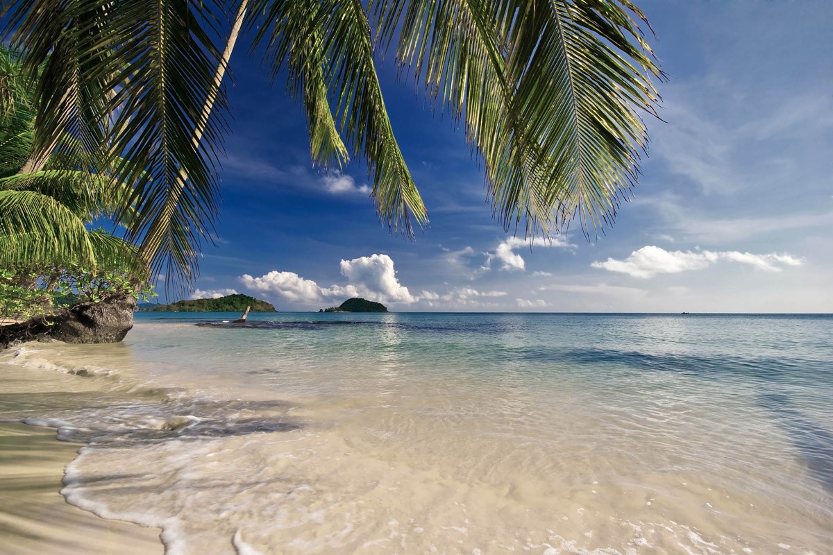 картинка Фотообои тропический пляж с видом на островаот интернет-магазина Фотомили