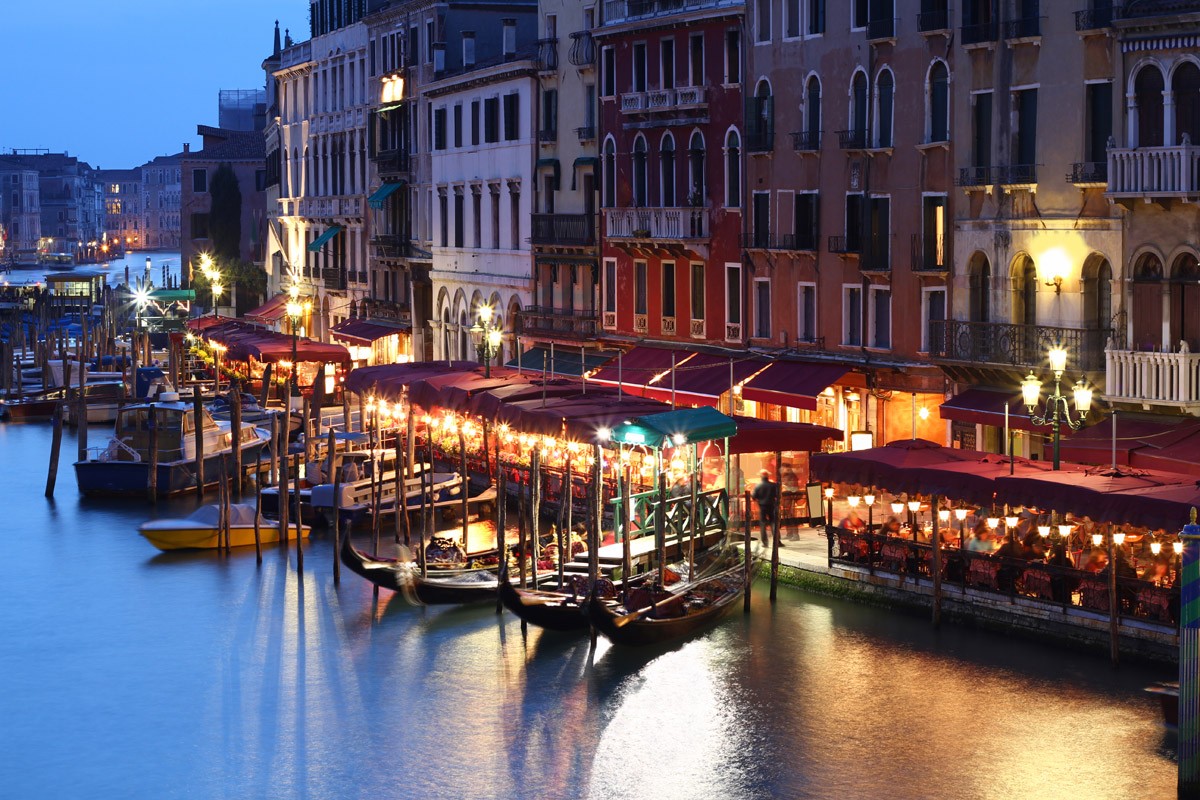 картинка Фотообои ночная Венеция Италия в свете фонарейот интернет-магазина Фотомили