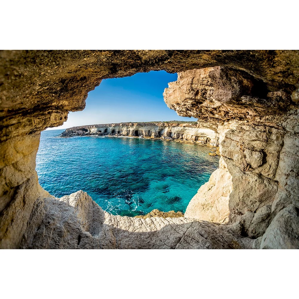 картинка Фотообои вид на блестящее море через скалыот интернет-магазина Фотомили