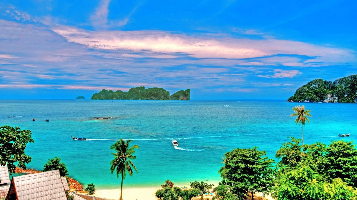 картинка Фотообои тропический пляж с лодками и видом на островот интернет-магазина Фотомили