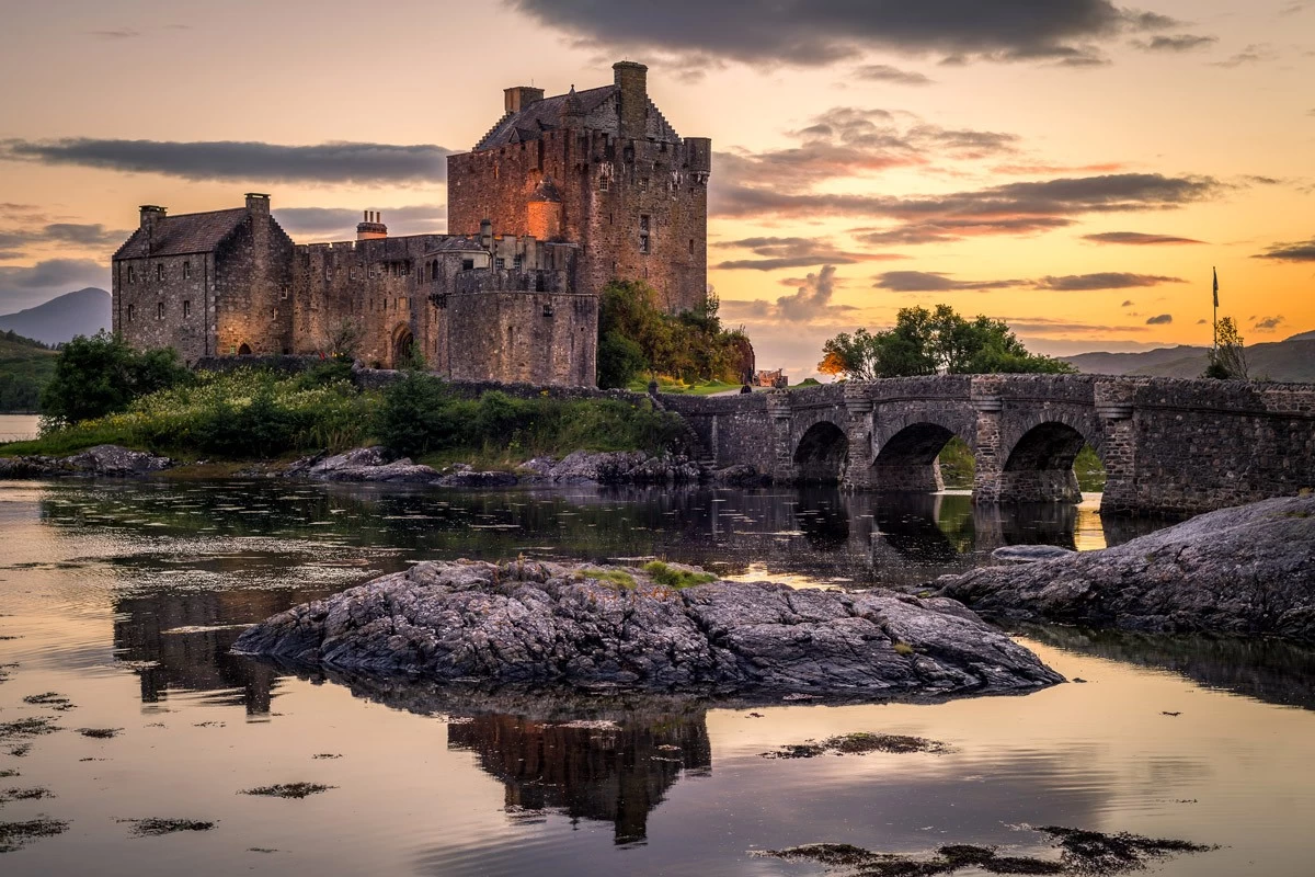 картинка Фотообои замок Эйлен-Донан в Шотландии на закатеот интернет-магазина Фотомили