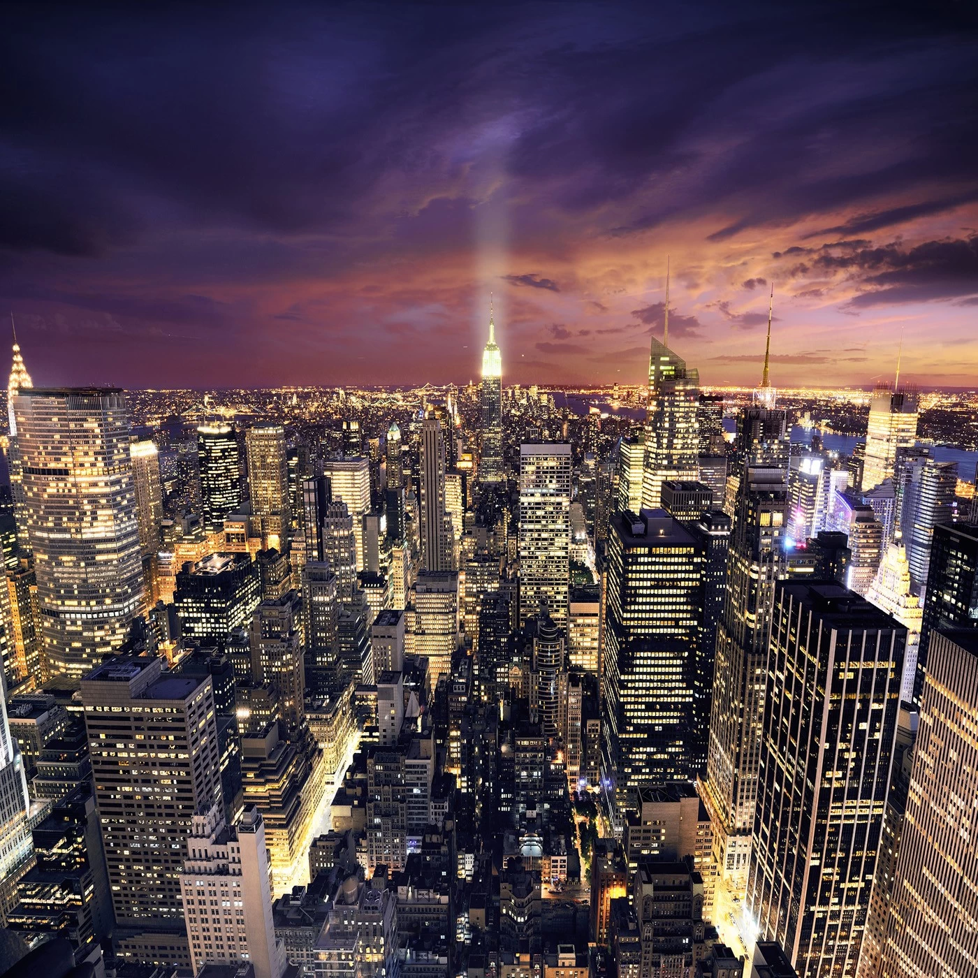картинка Фотообои ночной Манхэттэн вид на город с высоты небоскребовот интернет-магазина Фотомили