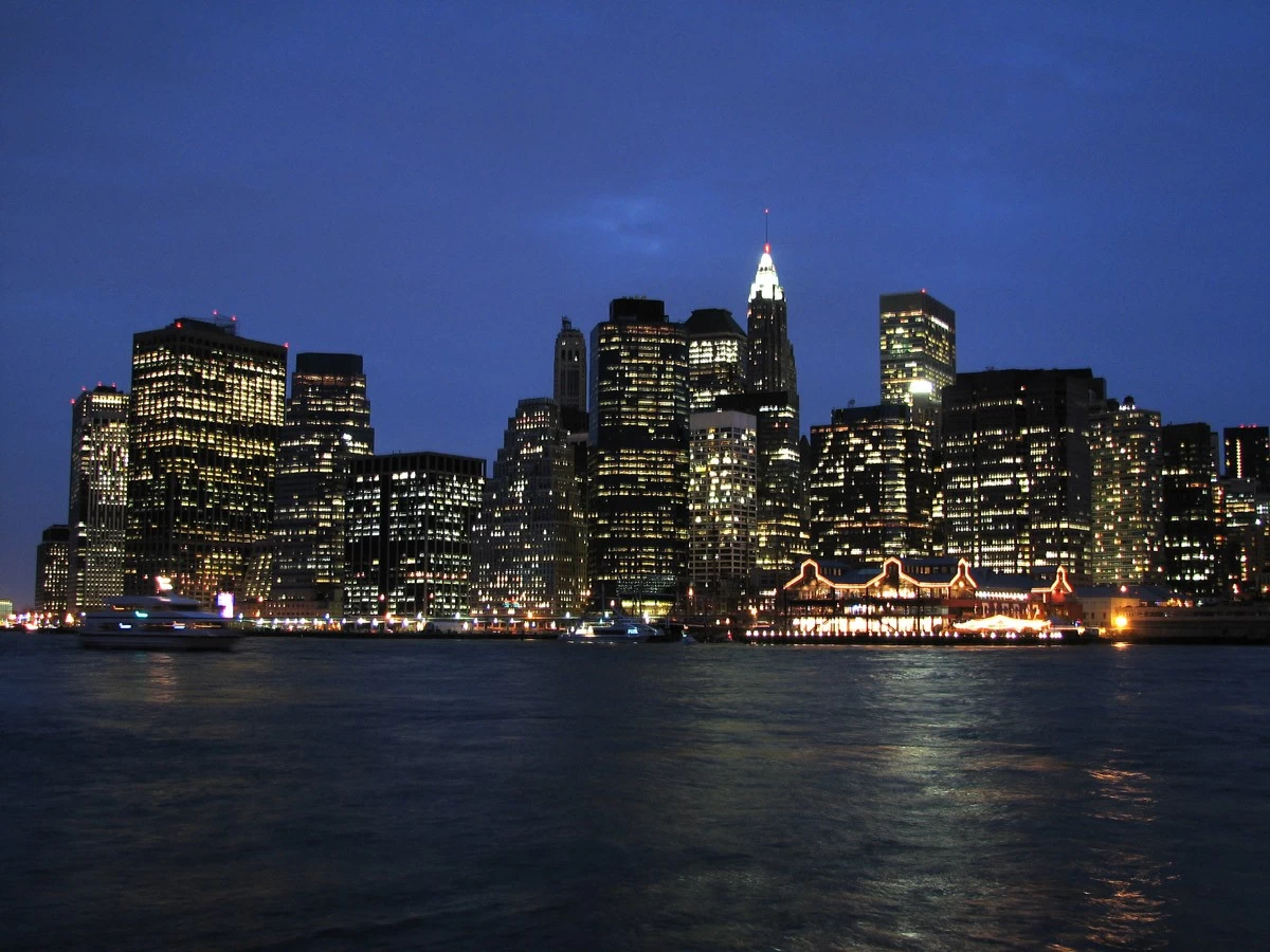 картинка Фотообои ночной Нью Йорк Манхэттен вид с водыот интернет-магазина Фотомили