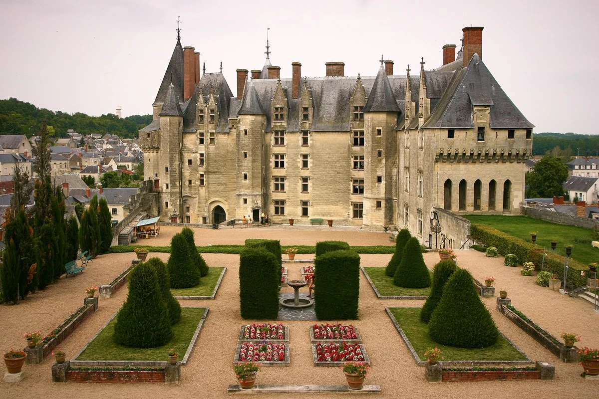 картинка Фотообои замок Ланже во Франции с садомот интернет-магазина Фотомили