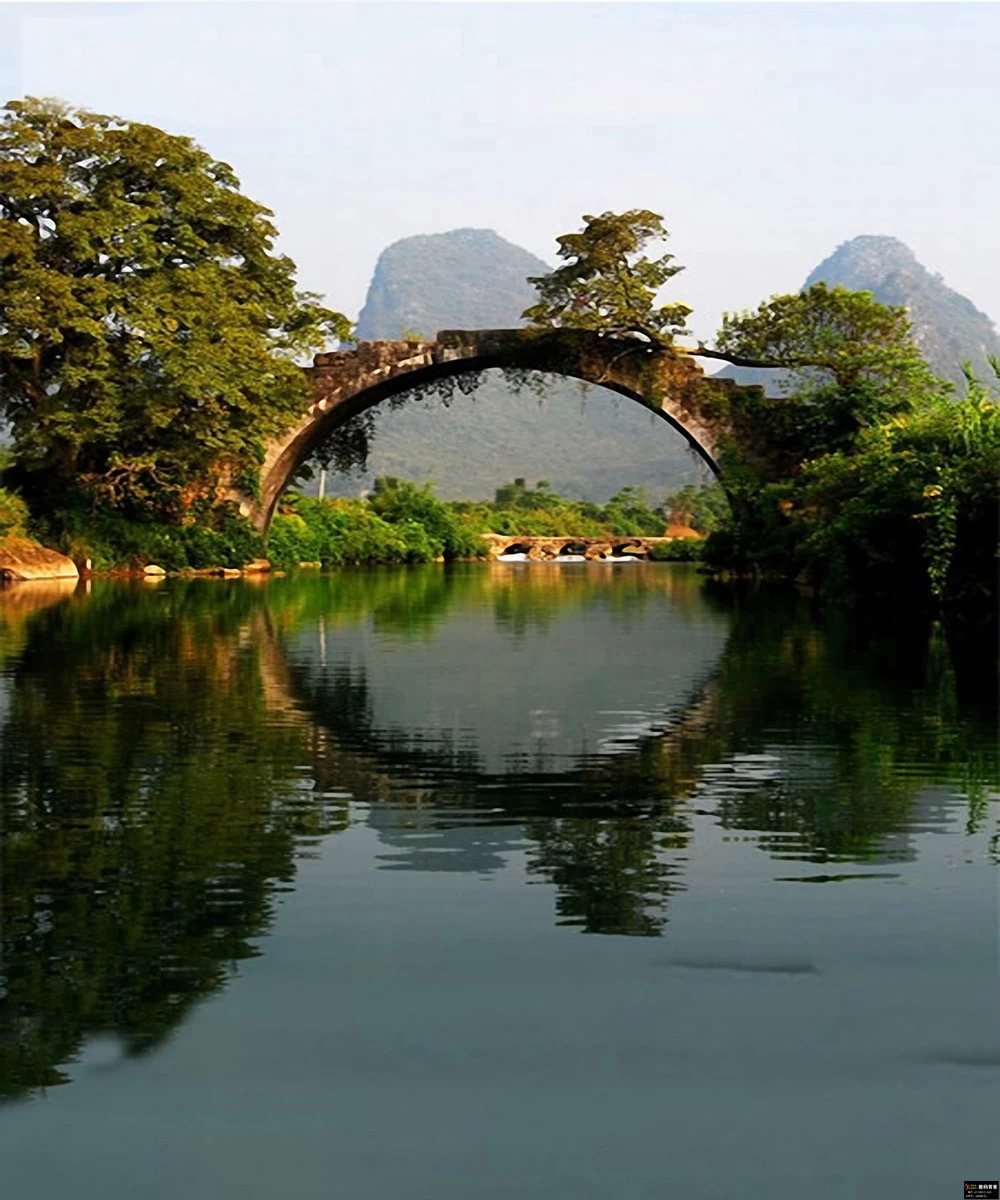 картинка Фотообои арочный мост с видом на горыот интернет-магазина Фотомили