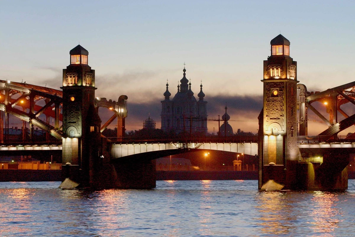 картинка Фотообои Большеохтинский мост с Никольским собором в Санкт-Петербургеот интернет-магазина Фотомили