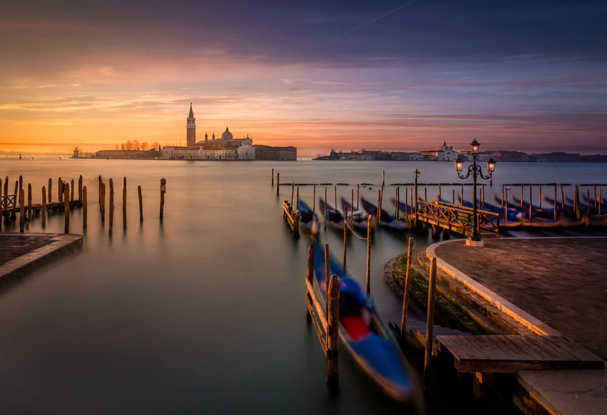 картинка Фотообои Венеция пристань закатот интернет-магазина Фотомили