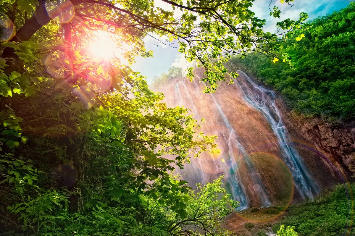 картинка Фотообои водопад Скакавац в лучах солнцаот интернет-магазина Фотомили